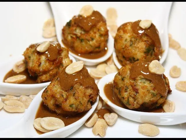 Receta. Pasabocas de pollo con salsa dulce de maní - YouTube Receta. Pasabocas de pollo con salsa dulce de maní - YouTube
