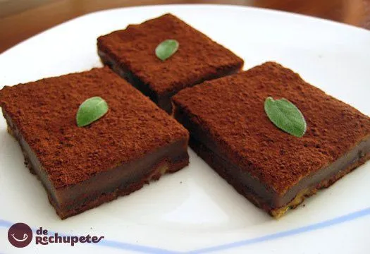 Receta de pastel de chocolate a la naranja en bandeja ...