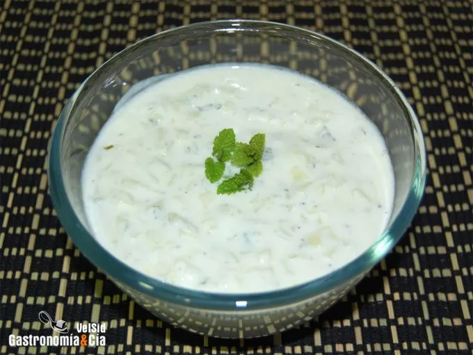 Receta de Salsa de yogur y pepino Tzatziki, Cacik, Tarator, Djadjik… Receta de Salsa de yogur y pepino Tzatziki, Cacik, Tarator, Djadjik…