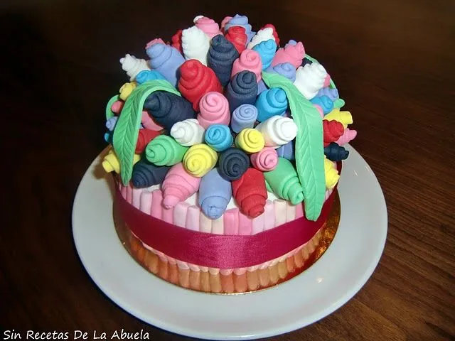 SIN RECETAS DE LA ABUELA: TARTA CENTRO DE FLORES CON FONDANT.