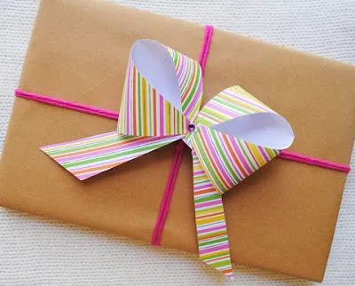 Recicla Inventa: Cómo hacer lazos y moños para regalos con papel ... Recicla Inventa: Cómo hacer lazos y moños para regalos con papel ...