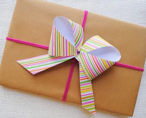 Recicla Inventa: Cómo hacer lazos y moños para regalos con papel ... Recicla Inventa: Cómo hacer lazos y moños para regalos con papel ...