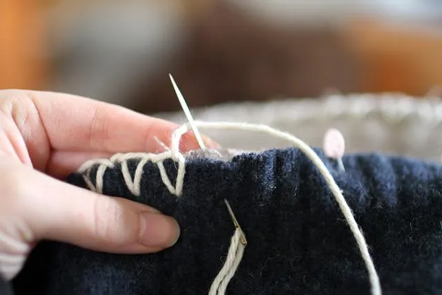 Recicla Inventa: Cómo hacer una manta con los jerseys viejos ...