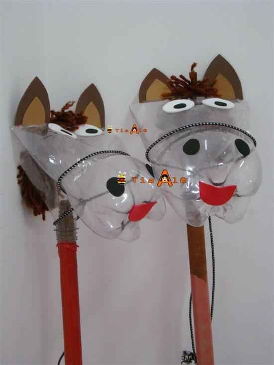 RECICLANDO EN EL COLE: CABALLOS CON BOTELLAS RECICLANDO EN EL COLE: CABALLOS CON BOTELLAS