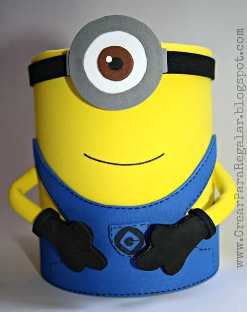 Podemos reciclar un bote de Nesquik haciendo un minion en goma eva ... Podemos reciclar un bote de Nesquik haciendo un minion en goma eva ...