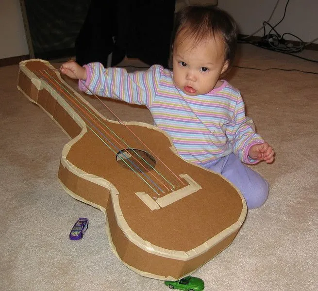 Reciclar cartón haciendo una guitarra. | Quiero más diseño Reciclar cartón haciendo una guitarra. | Quiero más diseño