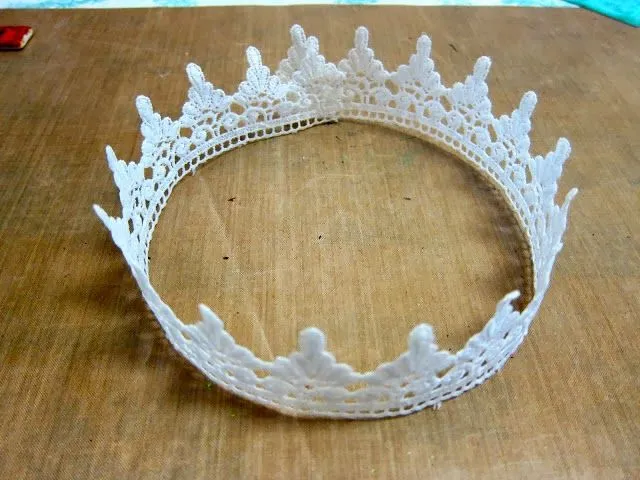 Reciclatex: Cómo hacer coronas de encajes para cumpleaños de princesas Reciclatex: Cómo hacer coronas de encajes para cumpleaños de princesas