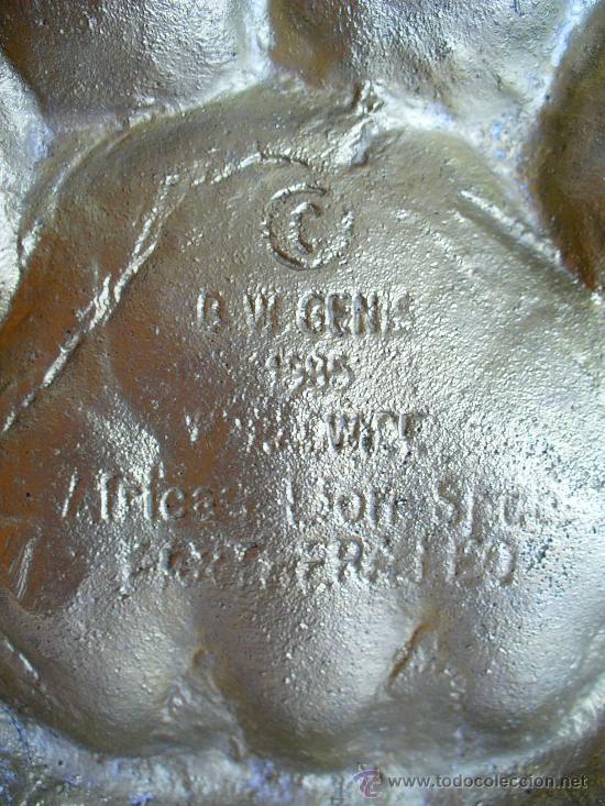 RECIPIENTE DE BRONCE CON HUELLA DE LEON MARCADA MEDIDAS 13,5X15,5 ... RECIPIENTE DE BRONCE CON HUELLA DE LEON MARCADA MEDIDAS 13,5X15,5 ...