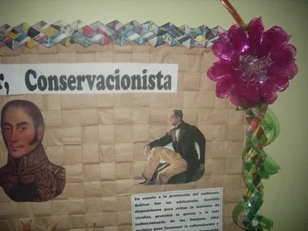 Reciplast.: CARTELERA DECORADA CON FLORES DE BOTELLAS