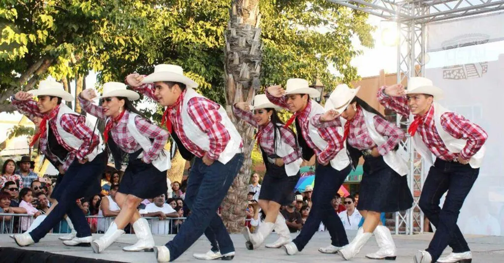 Reconocen Baile calabaceado como Patrimonio Cultural de BC Reconocen Baile calabaceado como Patrimonio Cultural de BC