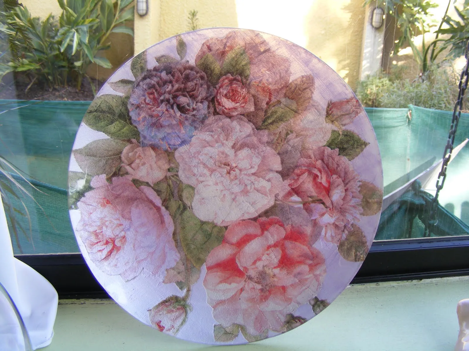 Recortes, Recuerdos y Sueños: Otro decoupage en vidrio