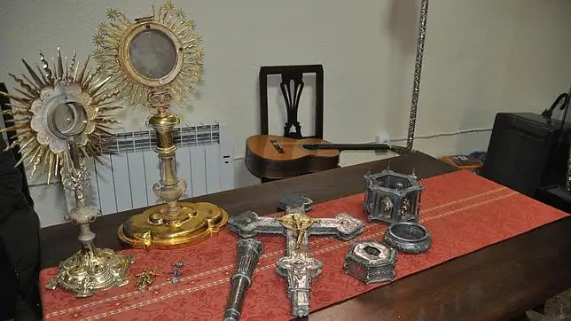 Recuperan de un canal reliquias robadas de la iglesia de Santiago ...