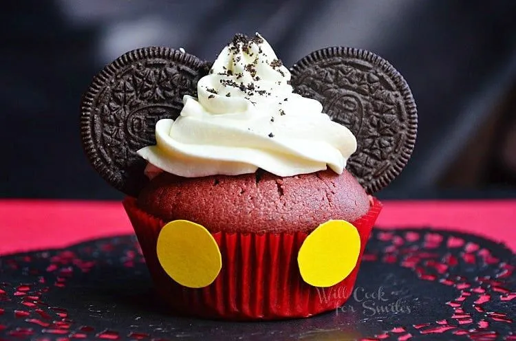 Red Velvet Oreo Cupcakes - Will Cook For Smiles Red Velvet Oreo Cupcakes - Will Cook For Smiles