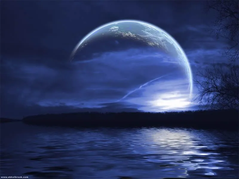 ... reflejo de la luna se veía hermoso, como un brillo de plat a azulada ... reflejo de la luna se veía hermoso, como un brillo de plat a azulada