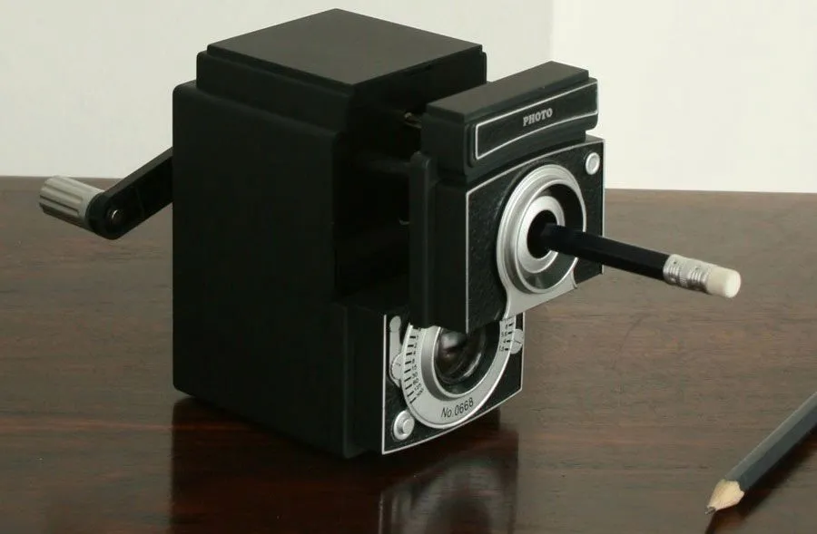 Regalador.com - Sacapuntas con forma de cámara de fotos retro Regalador.com - Sacapuntas con forma de cámara de fotos retro