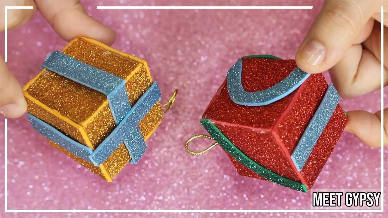 Regalitos de Navidad / Cajitas navideñas de goma eva / Adornos de foami | Hacer regalos de navidad, Bricolaje de adornos de navidad, Origami navideño Regalitos de Navidad / Cajitas navideñas de goma eva / Adornos de foami | Hacer regalos de navidad, Bricolaje de adornos de navidad, Origami navideño