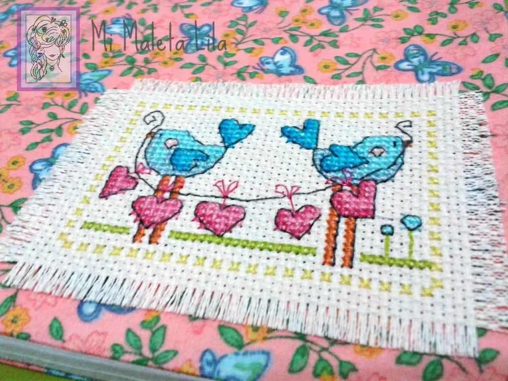 Regalo en punto de cruz – Mi Maleta Lila