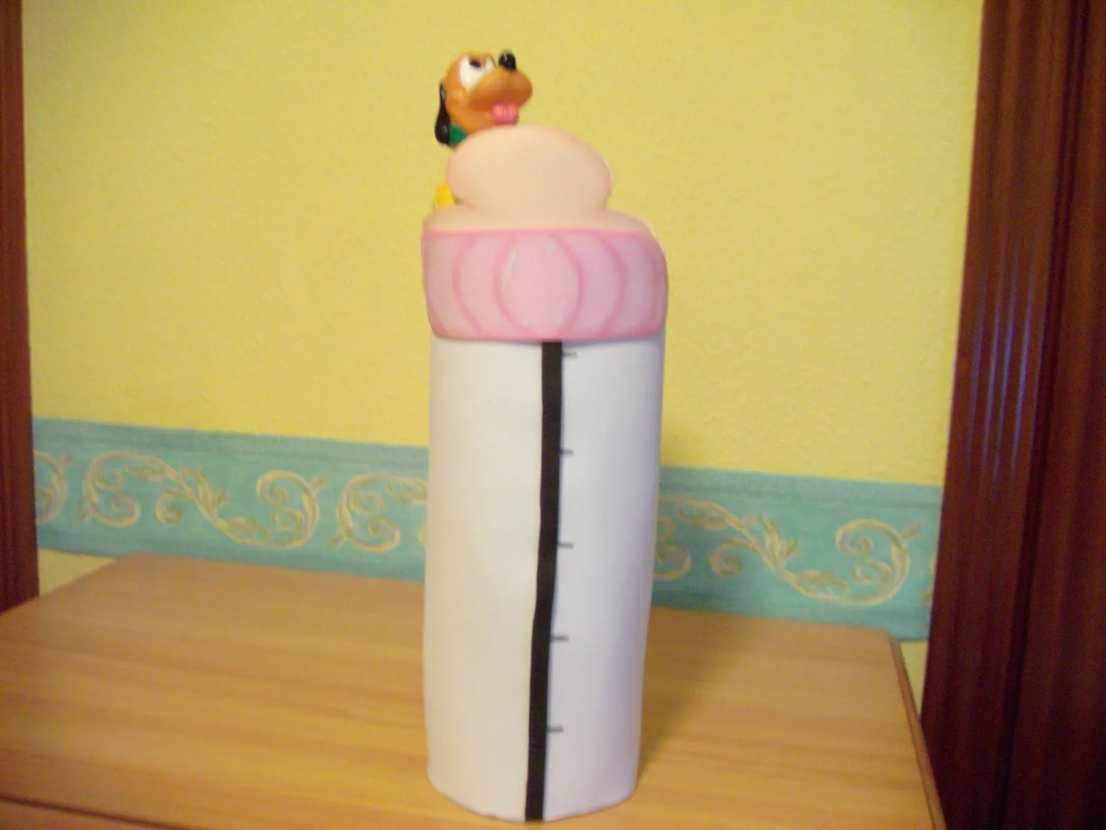 Regalos originales hechos a mano: Biberón para regalar (versión niña)