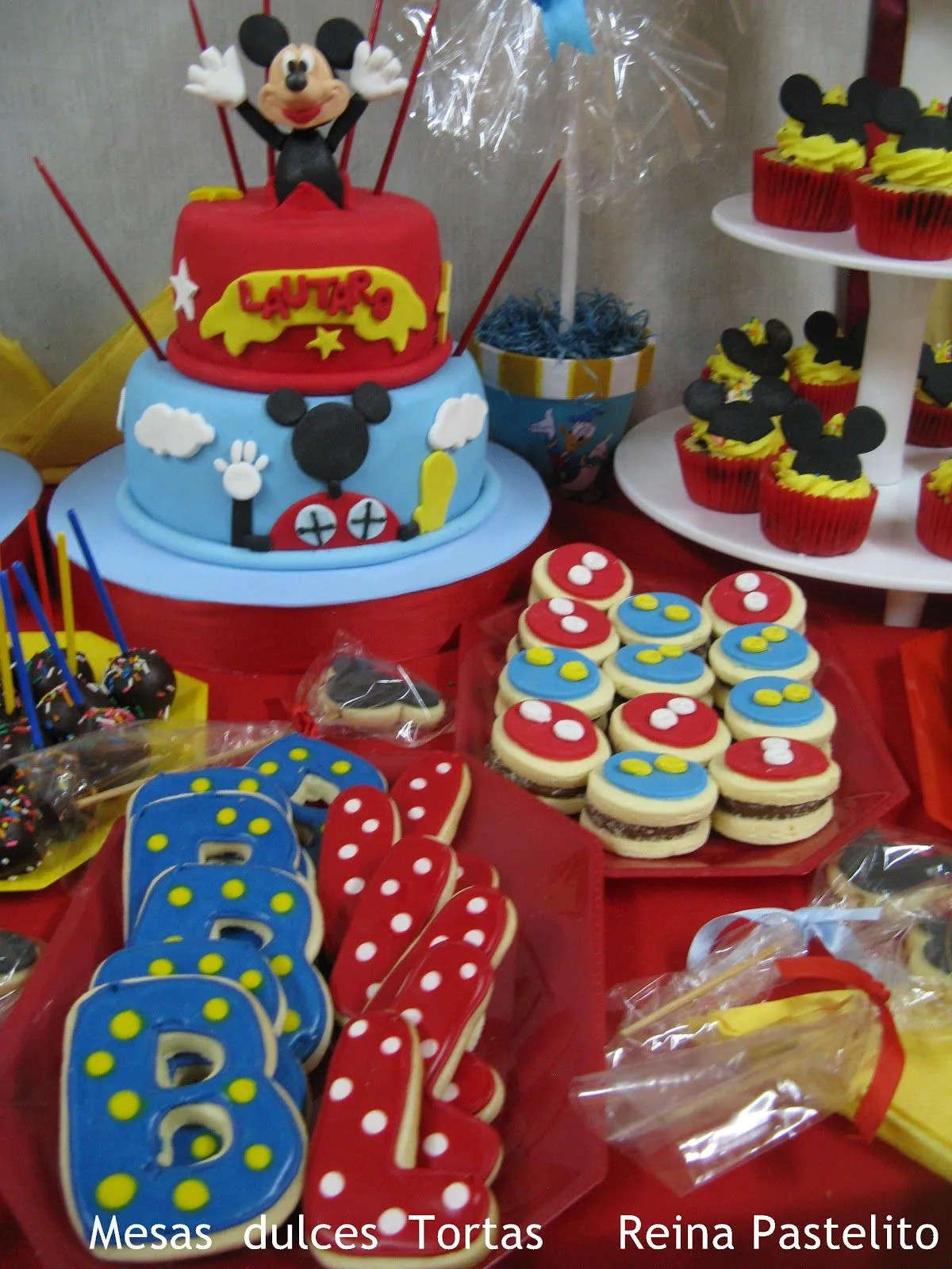 Reina Pastelito Cupcakes Tortas: Mesa Dulce tematica Play House ...