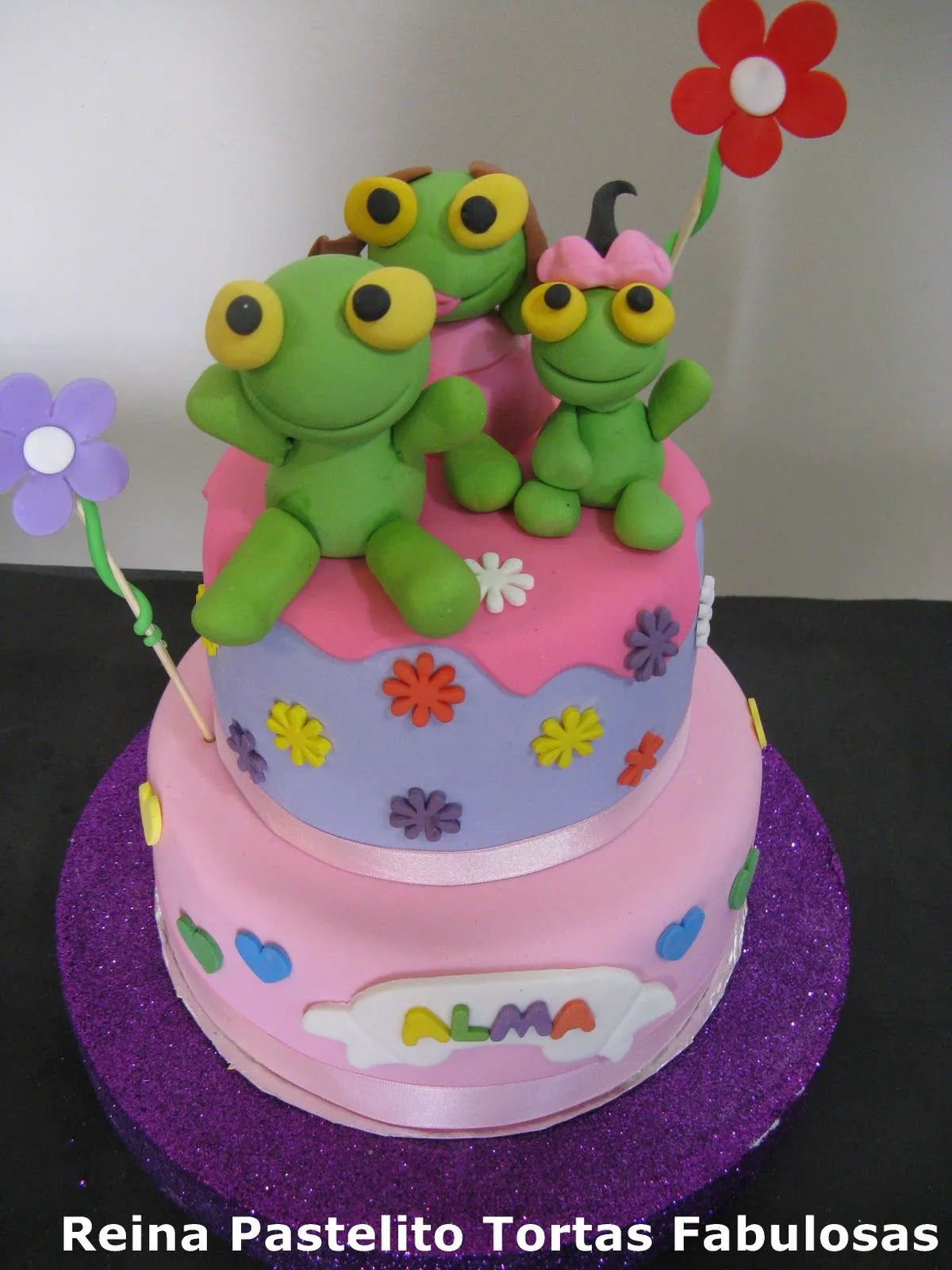 Reina Pastelito Cupcakes Tortas: Torta Fabulosa Sapo pepe Pepa y ... Reina Pastelito Cupcakes Tortas: Torta Fabulosa Sapo pepe Pepa y ...