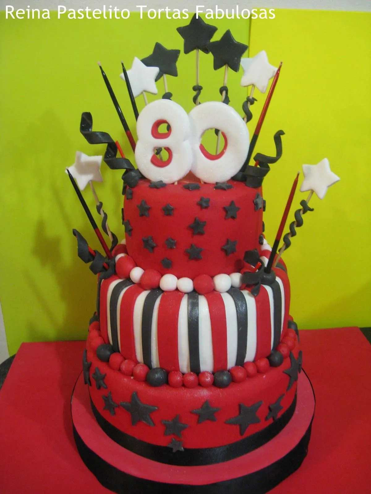 Reina Pastelito Cupcakes Tortas: Tortas de 2 pisos y de 3 pisos ... Reina Pastelito Cupcakes Tortas: Tortas de 2 pisos y de 3 pisos ...
