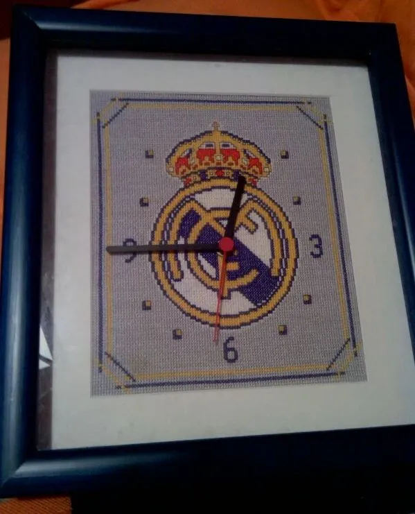 Reloj escudo real madrid punto de cruz - Imagui