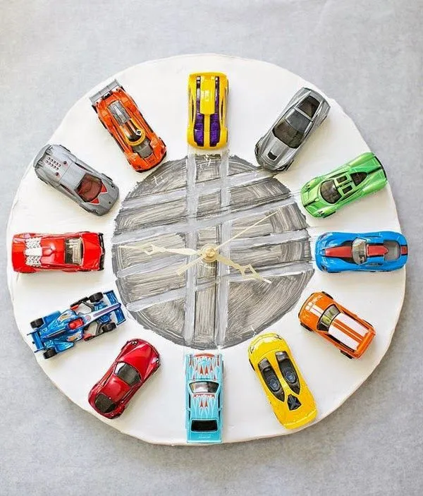 Cómo hacer un reloj infantil con cochecitos de juguete ~ lodijoella Cómo hacer un reloj infantil con cochecitos de juguete ~ lodijoella