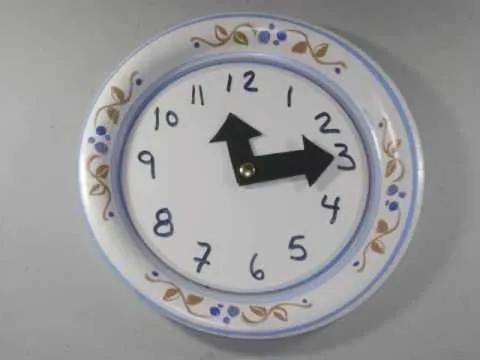 Cómo hacer un reloj con un plato desechable - YouTube Cómo hacer un reloj con un plato desechable - YouTube
