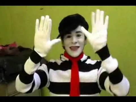 Reportaje El Universal 14 de Febrero con un Mimo - YouTube Reportaje El Universal 14 de Febrero con un Mimo - YouTube