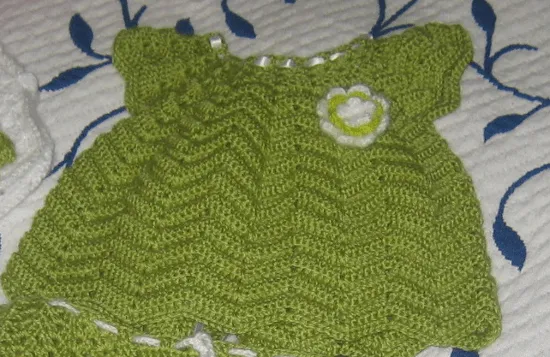 RETALES DE TIEMPO HECHOS CROCHET: CONJUNTO PARA BEBÉ A CROCHET