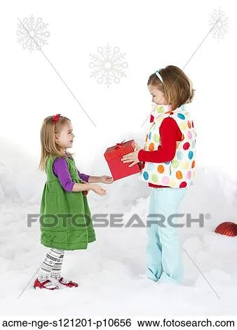 retrato, de, dos niñas, (18-23, meses, 6-7), con, regalo de navidad Ver Imagen agrandada. retrato, de, dos niñas, (18-23, meses, 6-7), con, regalo de navidad Ver Imagen agrandada.