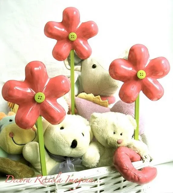 Reutilizando: ¿Cómo hacer flores con botellas plásticas ...