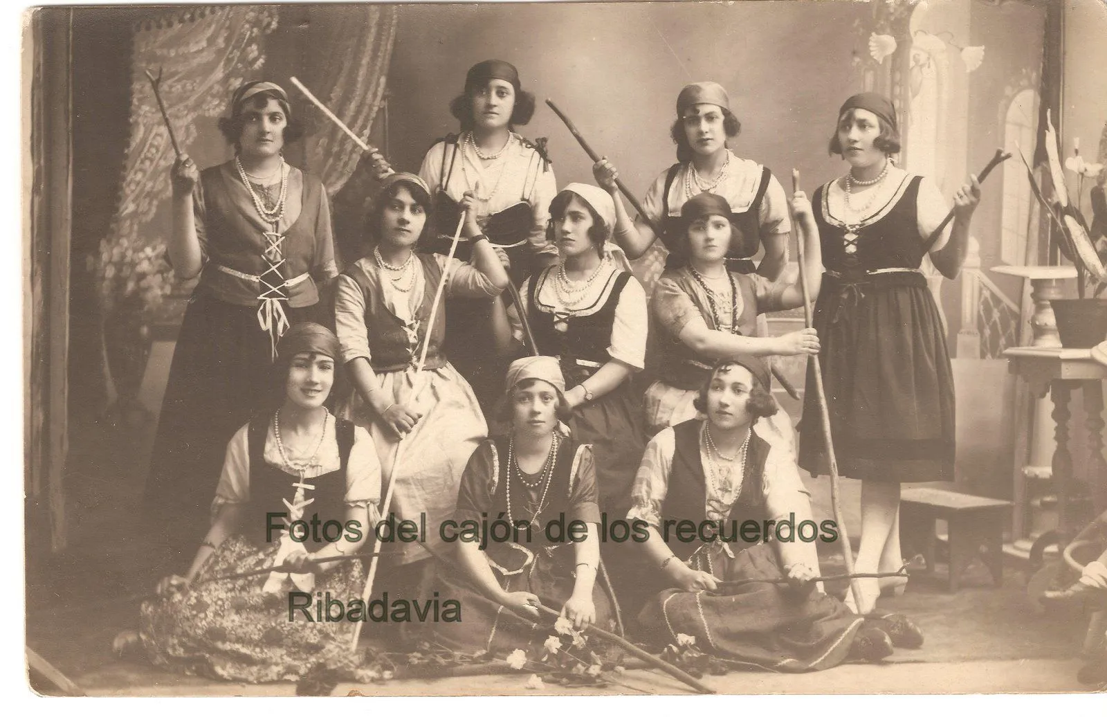 Ribadavia y su gente: Grupo de mujeres disfrazadas en los años 20 ... Ribadavia y su gente: Grupo de mujeres disfrazadas en los años 20 ...