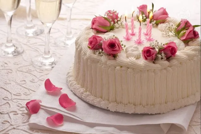 Ricetta Torta di compleanno - Le Ricette di GialloZafferano.it Ricetta Torta di compleanno - Le Ricette di GialloZafferano.it