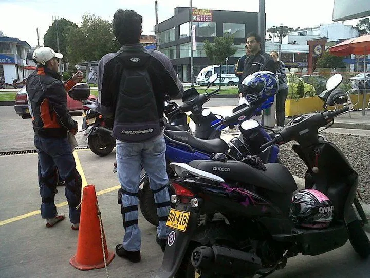 Riders Scooter Club: ENTREGA OFICIAL DE CALCOMANIAS DEL GRUPO Riders Scooter Club: ENTREGA OFICIAL DE CALCOMANIAS DEL GRUPO