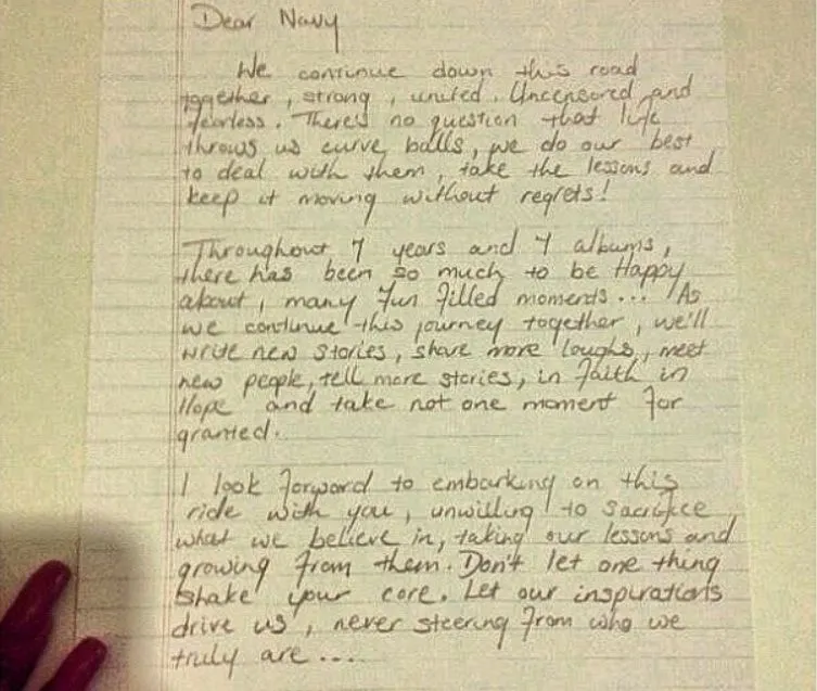 Rihanna escribe una carta a sus fans en agradecimiento por el 2012 ... Rihanna escribe una carta a sus fans en agradecimiento por el 2012 ...
