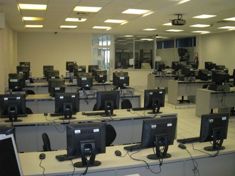 EL RINCON DE LA COMPUTACION: AMBIENTE FISICO DE UN CENTRO DE COMPUTO EL RINCON DE LA COMPUTACION: AMBIENTE FISICO DE UN CENTRO DE COMPUTO