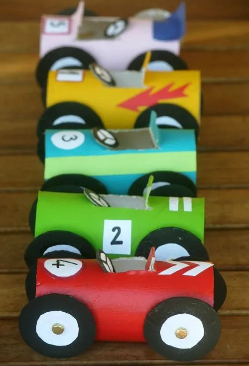 Un Rincón Creativo: CÓMO HACER COCHES RECICLADOS CON ROLLOS DE ... Un Rincón Creativo: CÓMO HACER COCHES RECICLADOS CON ROLLOS DE ...