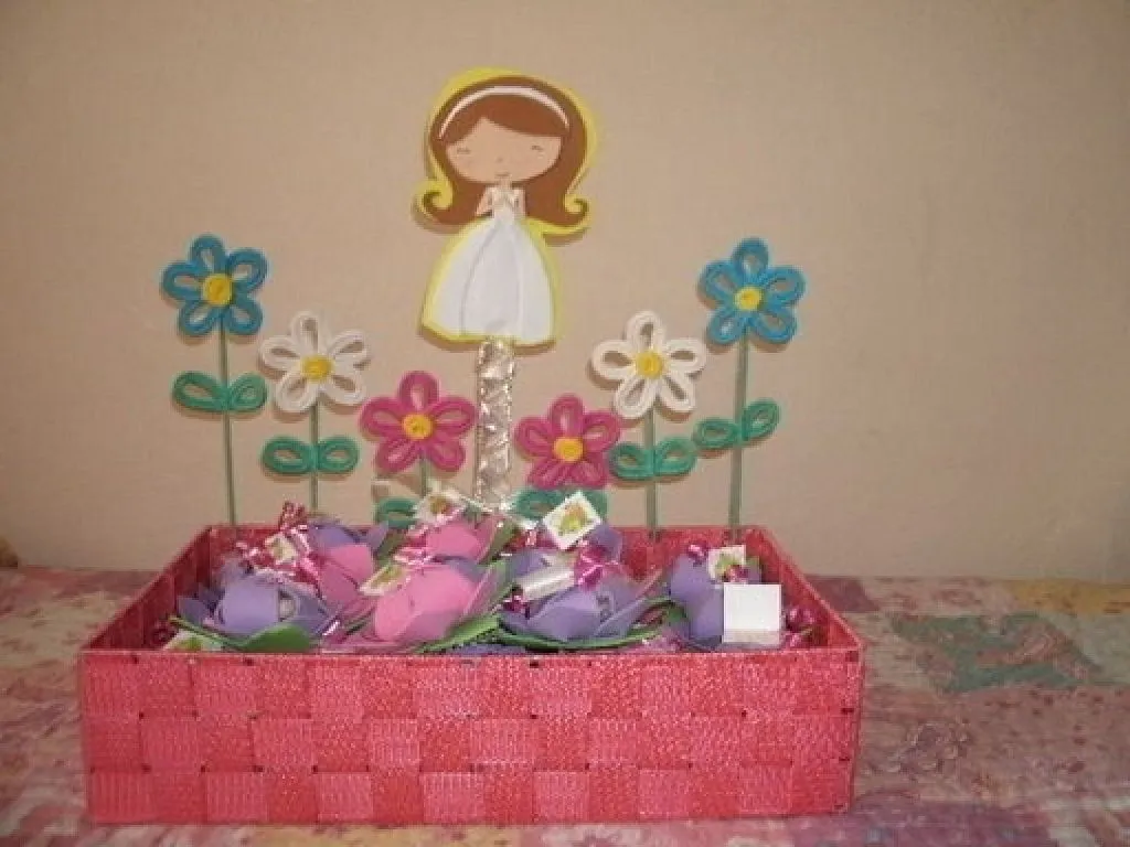 5 flores hechas con goma eva | Aprender manualidades es facilisimo.