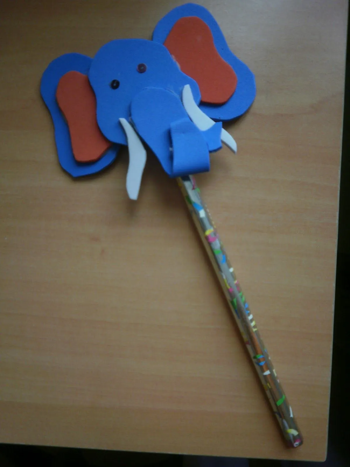 EL RINCÓN DE LAS MANUALIDADES DE ESTER: Elefante de goma eva.
