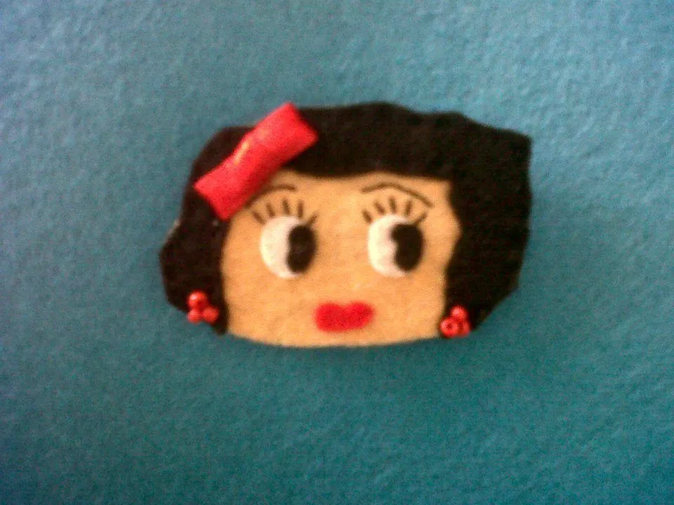 El rincón de Zoe (regalos): Broches de fieltro (CARAS DE MUÑECA) El rincón de Zoe (regalos): Broches de fieltro (CARAS DE MUÑECA)