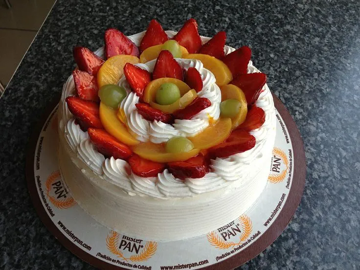 Riquisimo pastel tropical, torta de vainilla, relleno de crema ... Riquisimo pastel tropical, torta de vainilla, relleno de crema ...