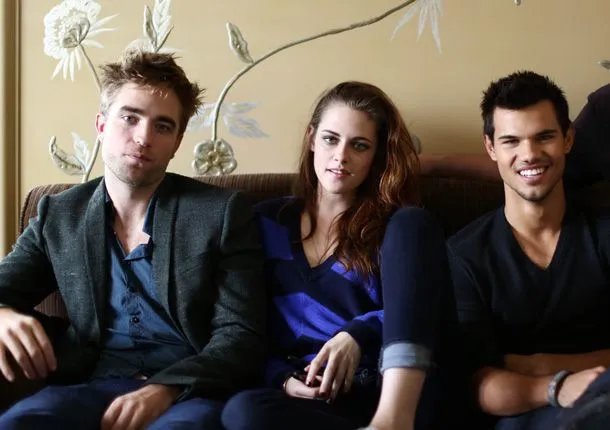 Robert Pattinson y Kristen Stewart, felices y relajados, en su ... Robert Pattinson y Kristen Stewart, felices y relajados, en su ...
