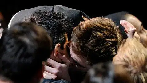 Robert Pattinson pone celosa a Kristen Stewart en los MTV Movie ...