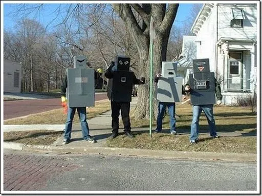 Fotos de los peores disfraces de robots | TODO HALLOWEEN Fotos de los peores disfraces de robots | TODO HALLOWEEN
