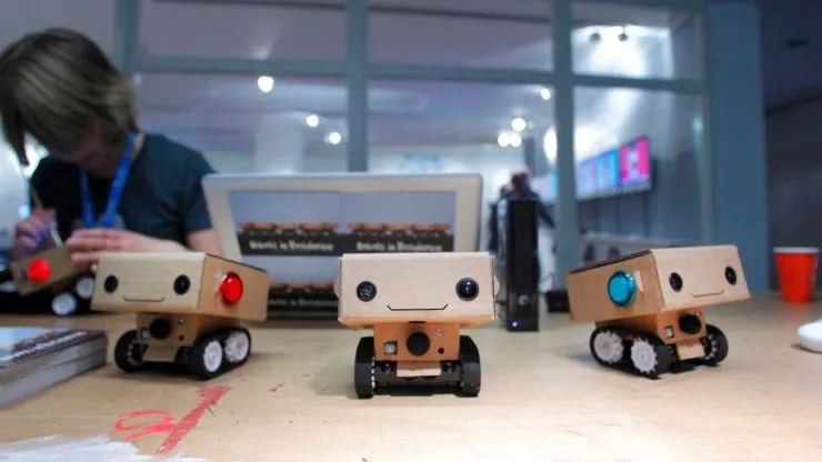 Estos robots terriblementes lindos que quieren hacer una película ... Estos robots terriblementes lindos que quieren hacer una película ...