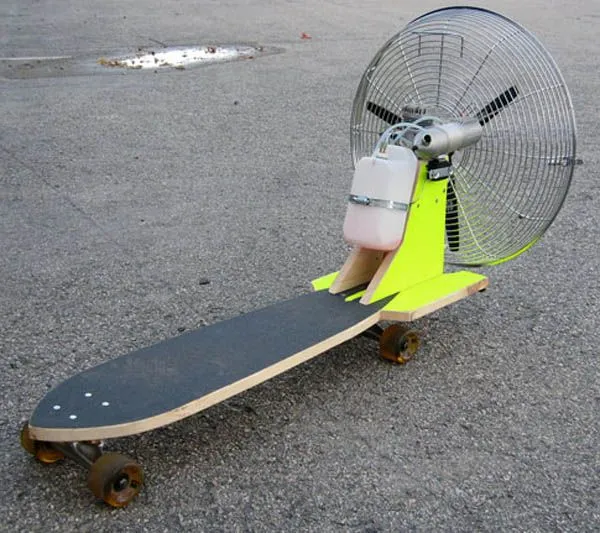 Rocket Board, un monopatín con ventilador para skaters locos ...