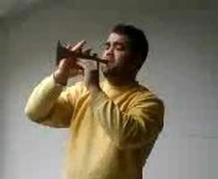 RODAX CON SU TROMPETA DE CARTON - YouTube