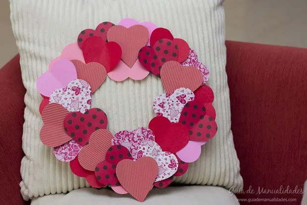 Romántica corona de San Valentín - Guía de MANUALIDADES Romántica corona de San Valentín - Guía de MANUALIDADES