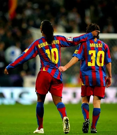 Ronaldinho: "Cristiano Ronaldo is making history, but Messi is the ... Ronaldinho: "Cristiano Ronaldo is making history, but Messi is the ...
